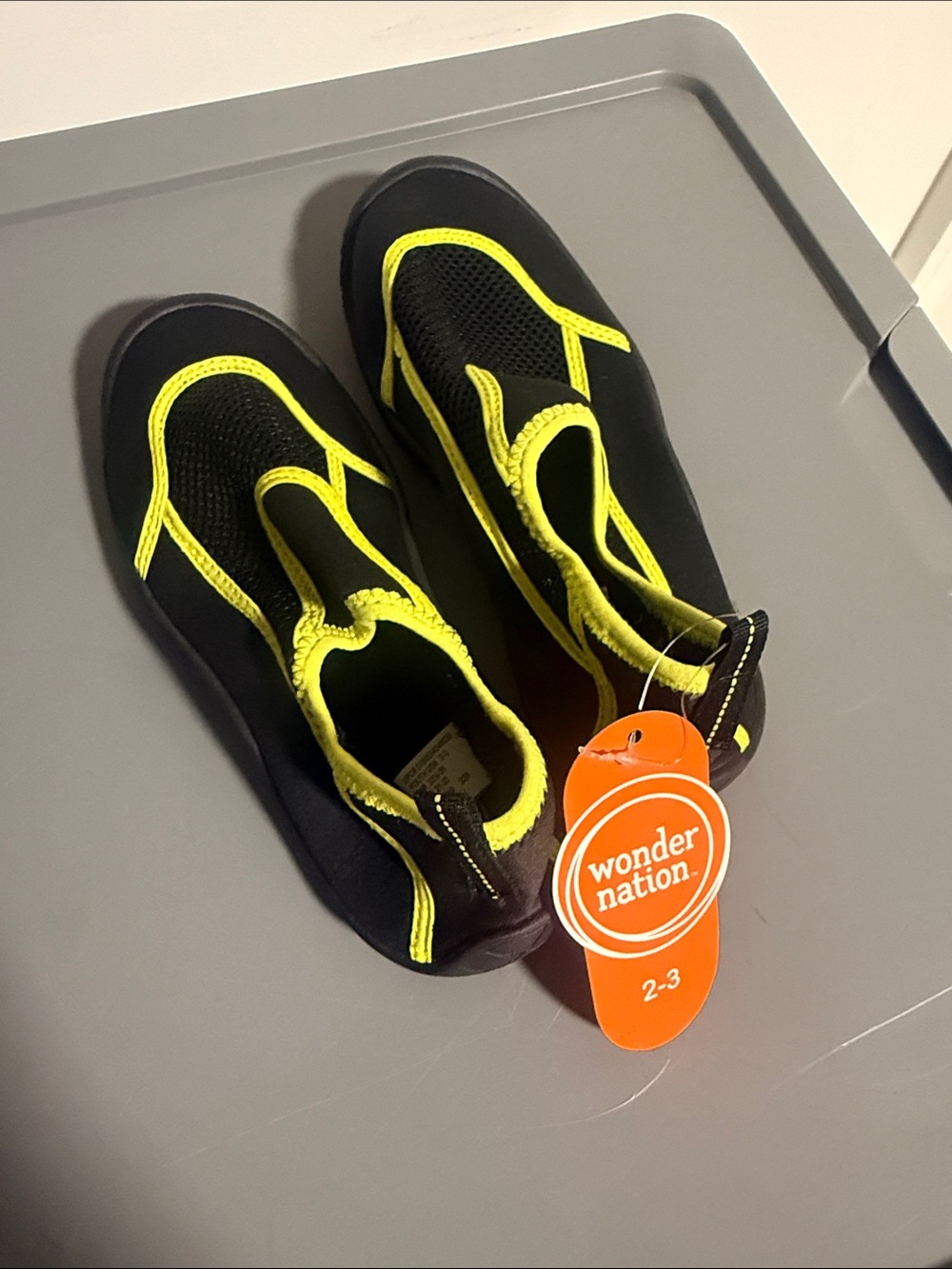 wonder nation Black and Neon Yellow Kids Water Shoes size 2-3